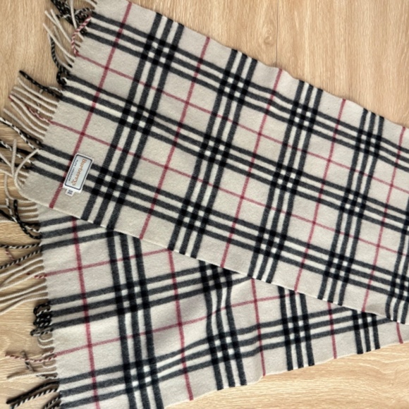Burberry Cashmere Scarf - Picture 5 of 6
